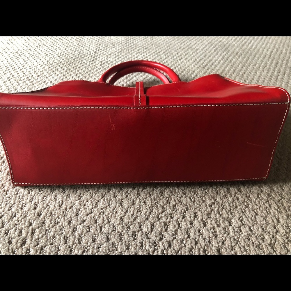 Guia’s Red Bag - Picture 4 of 8